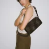 Semišová taška přes rameno s očky Semišová taška přes rameno s očky