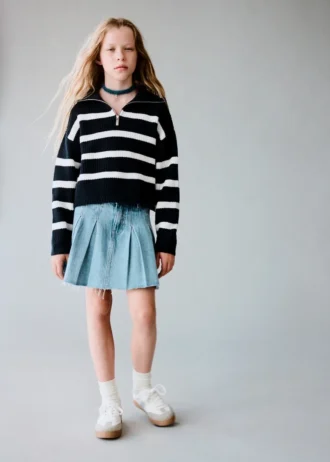 Skládaná džínová sukně