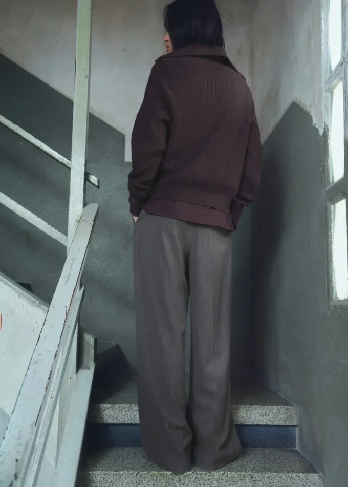 Skládané kalhoty se širokými nohavicemi Skládané kalhoty se širokými nohavicemi