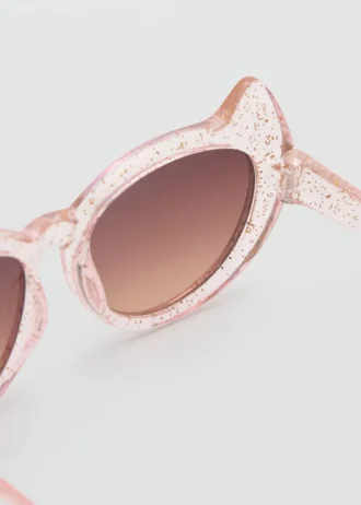 Sluneční brýle s velkými obroučkami