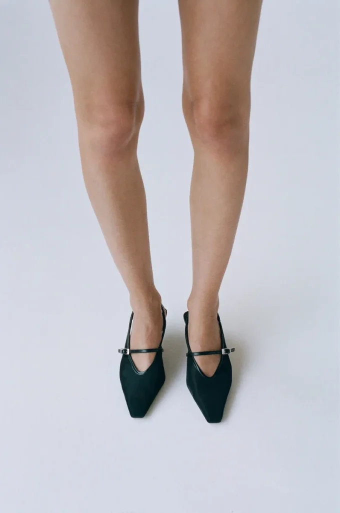 Síťované boty na jehlovém podpatku se sponou Síťované boty na jehlovém podpatku se sponou