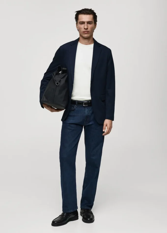 Středně těžké tričko s regular střihem Středně těžké tričko s regular střihem