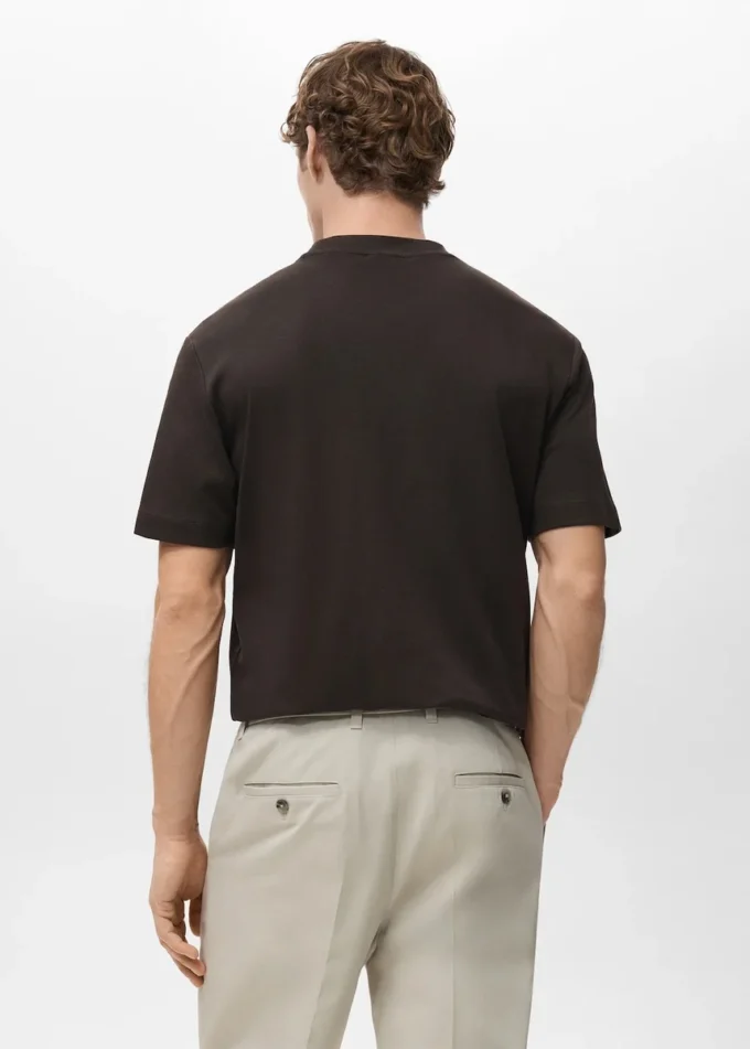 Středně těžké tričko s regular střihem Středně těžké tričko s regular střihem