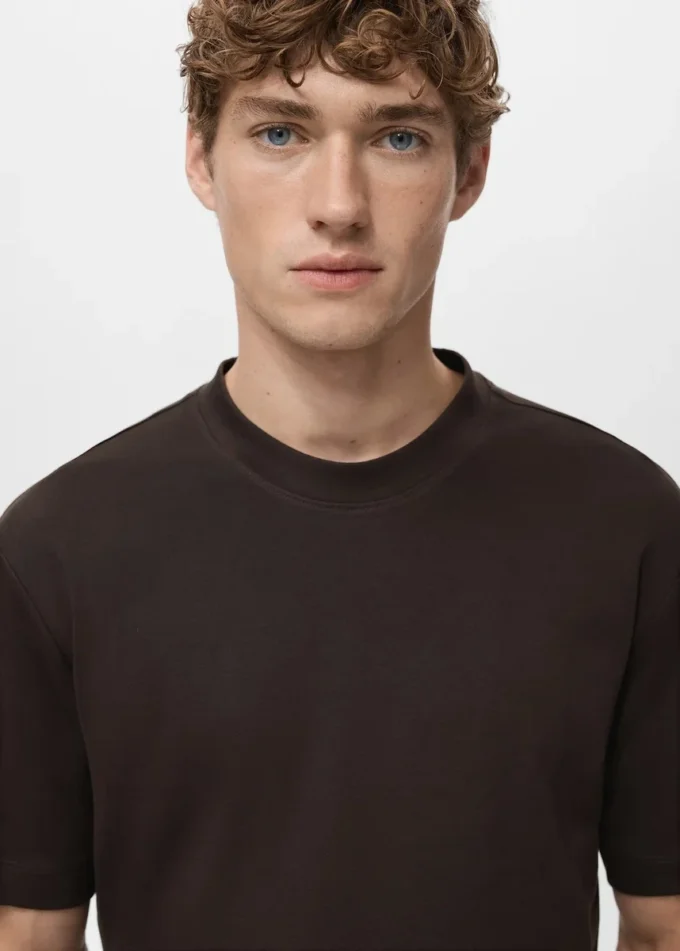 Středně těžké tričko s regular střihem Středně těžké tričko s regular střihem