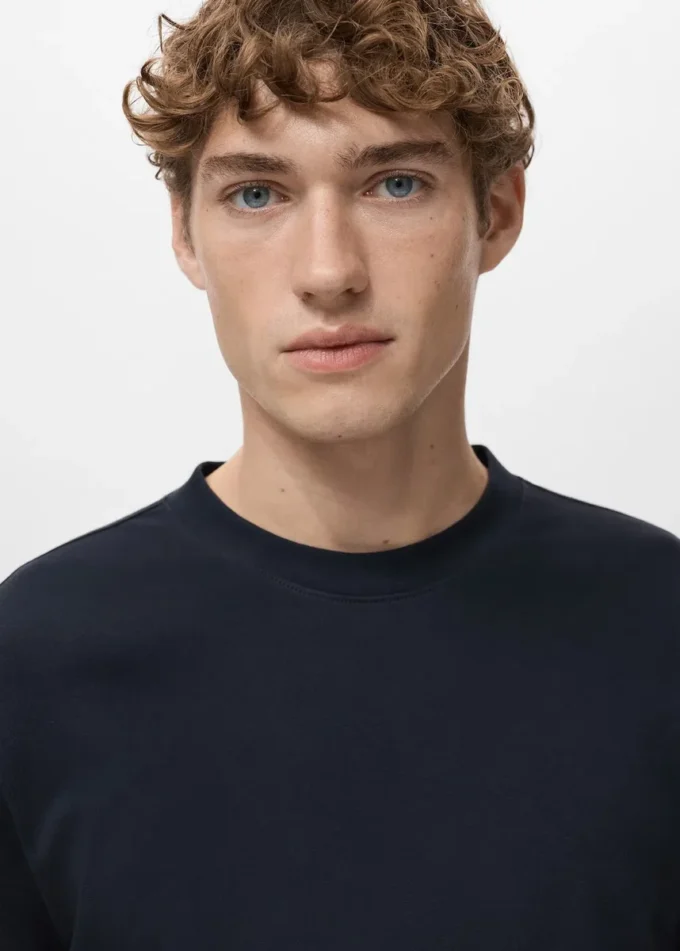 Středně těžké tričko s regular střihem Středně těžké tričko s regular střihem