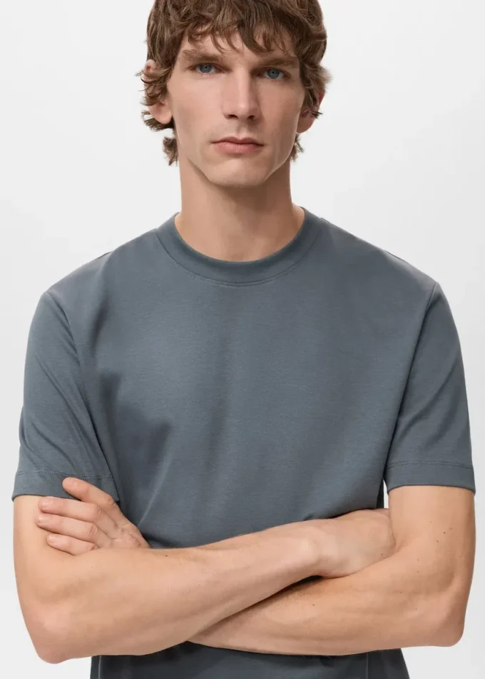 Středně těžké tričko s regular střihem Středně těžké tričko s regular střihem