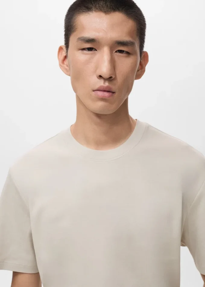 Středně těžké tričko s regular střihem Středně těžké tričko s regular střihem