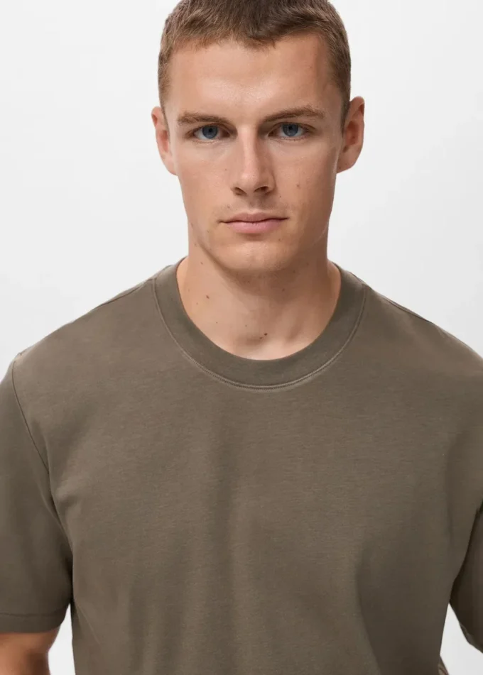 Středně těžké tričko s regular střihem Středně těžké tričko s regular střihem