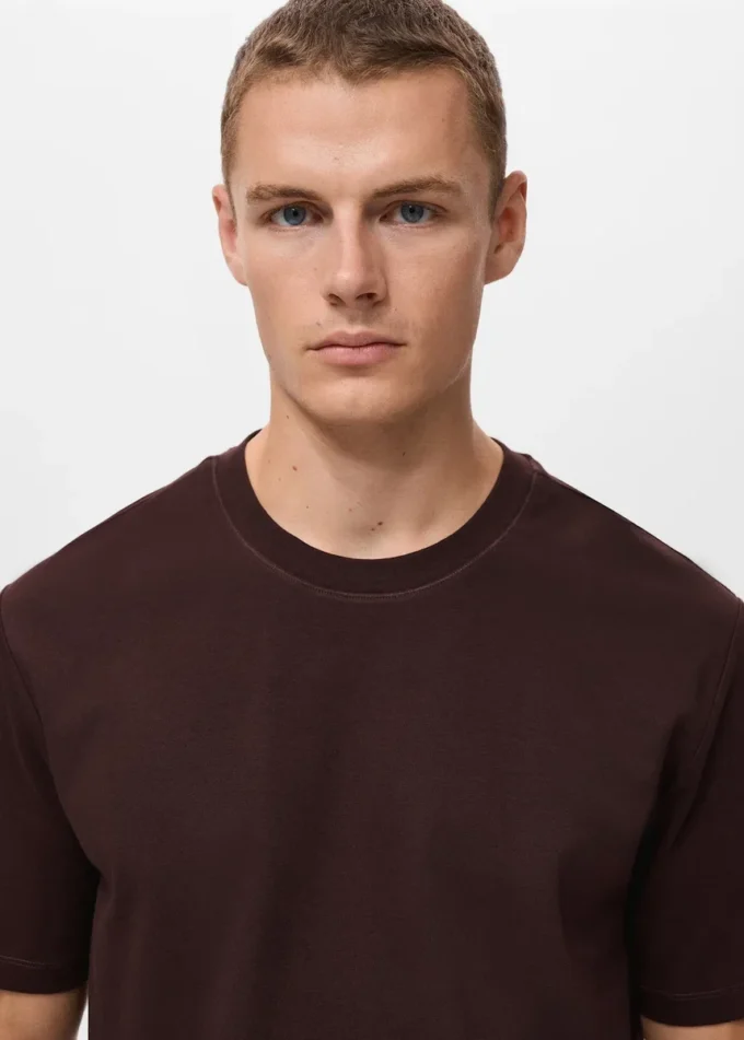 Středně těžké tričko s regular střihem Středně těžké tričko s regular střihem