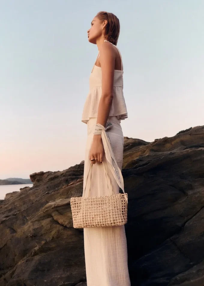 Středně velká pletená taška přes rameno Středně velká pletená taška přes rameno