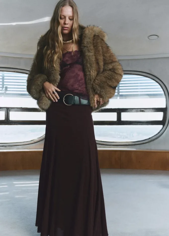 Sukně s godetovým detailem a páskem Sukně s godetovým detailem a páskem