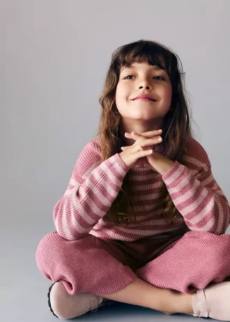 Svetr s detaily knoflíků