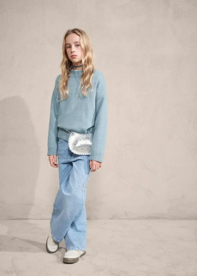 Svetr s detaily z kamínků Svetr s detaily z kamínků