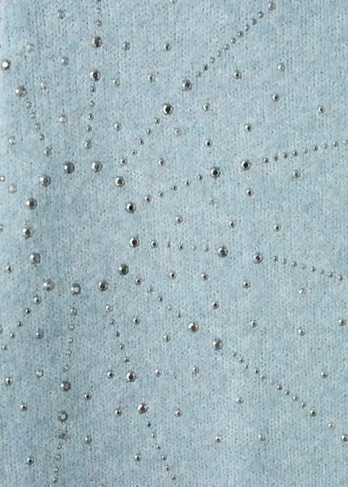 Svetr s detaily z kamínků Svetr s detaily z kamínků