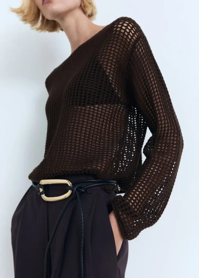 Svetr s dlouhými rukávy a háčkovaným vzorem Svetr s dlouhými rukávy a háčkovaným vzorem