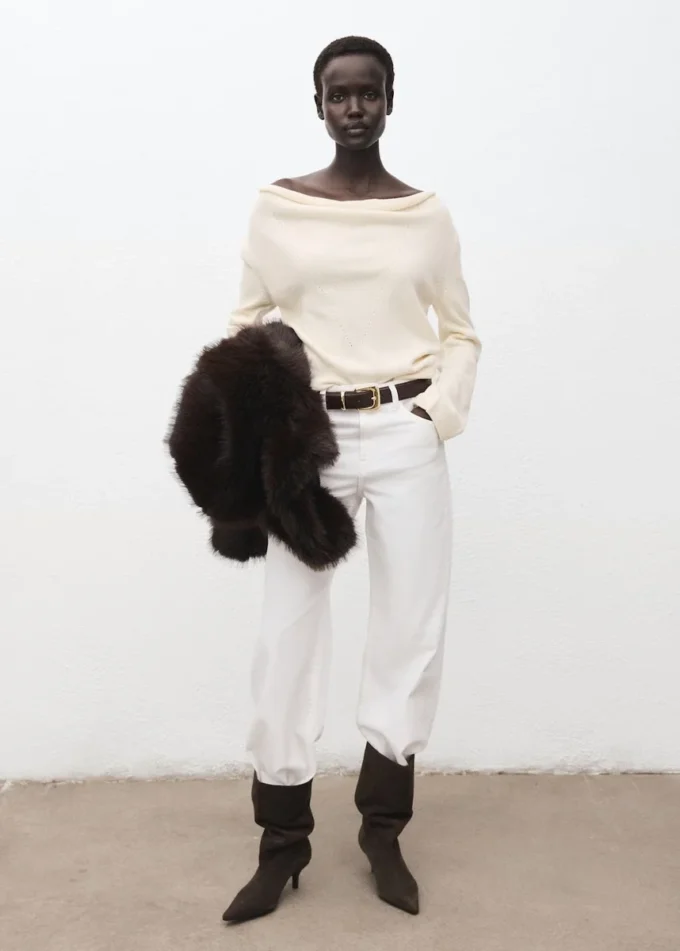 Svetr s drapovaným výstřihem Svetr s drapovaným výstřihem