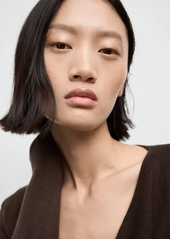 Svetr s drapovaným výstřihem Svetr s drapovaným výstřihem