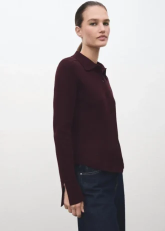 Svetr s košilovým límcem