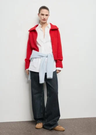 Svetr s košilovým límcem