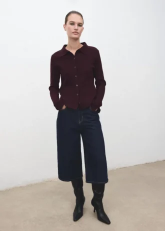 Svetr s košilovým límcem