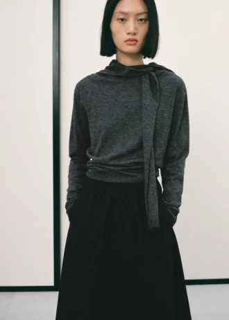 Svetr s kombinovaným designem