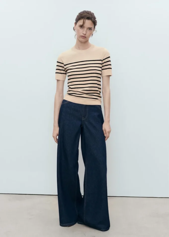 Svetr s krátkými rukávy z jemné pleteniny Svetr s krátkými rukávy z jemné pleteniny