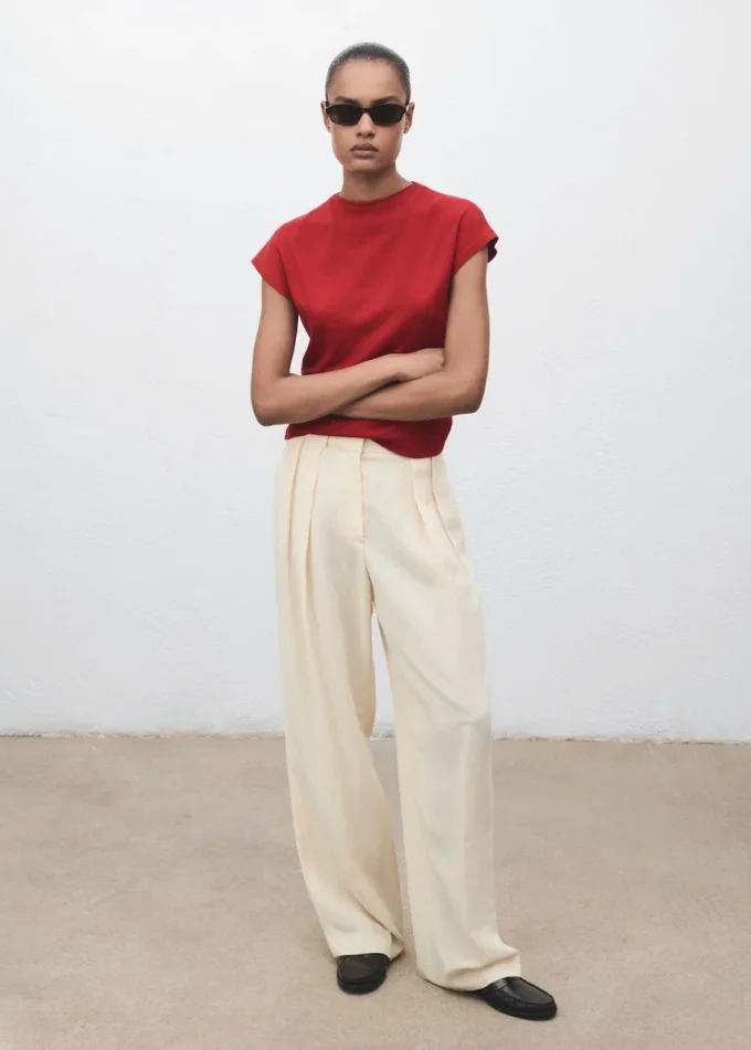 Svetr s krátkými rukávy z jemné pleteniny Svetr s krátkými rukávy z jemné pleteniny