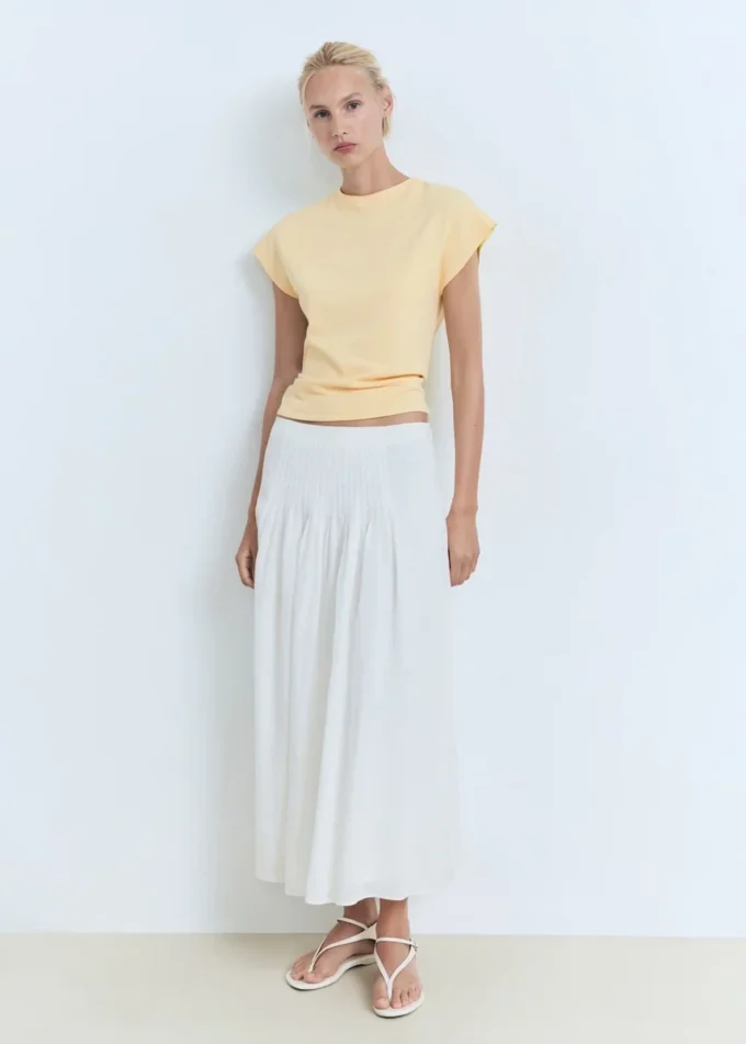 Svetr s krátkými rukávy z jemné pleteniny Svetr s krátkými rukávy z jemné pleteniny