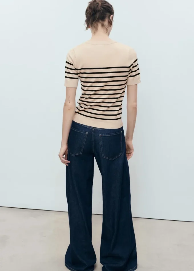 Svetr s krátkými rukávy z jemné pleteniny Svetr s krátkými rukávy z jemné pleteniny