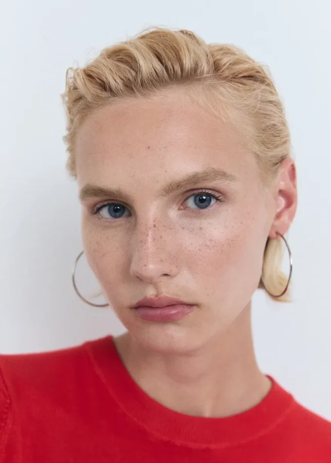 Svetr s krátkými rukávy z jemné pleteniny