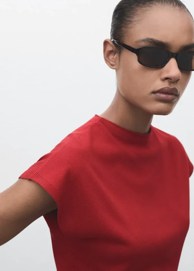 Svetr s krátkými rukávy z jemné pleteniny Svetr s krátkými rukávy z jemné pleteniny