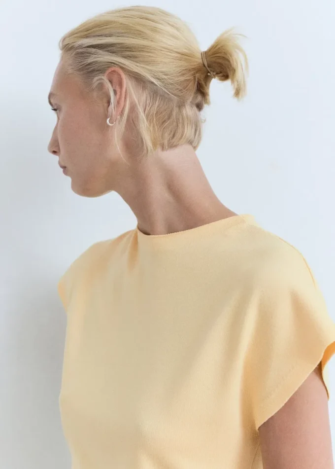 Svetr s krátkými rukávy z jemné pleteniny Svetr s krátkými rukávy z jemné pleteniny