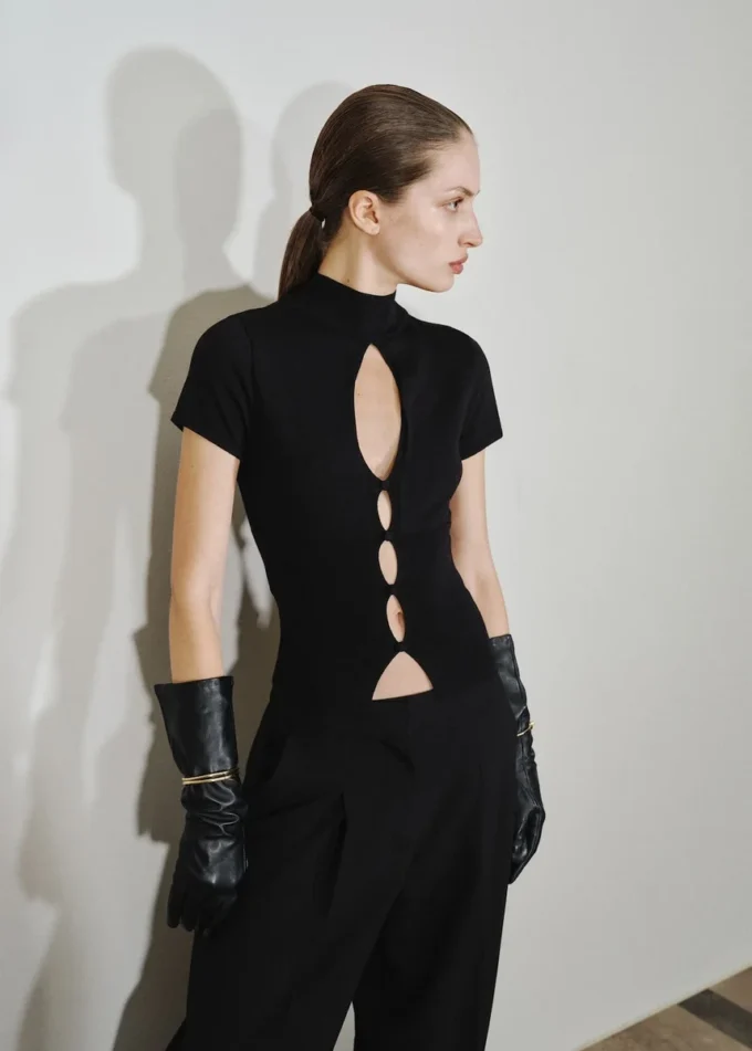 Svetr s límcem Perkins a výřezem Svetr s límcem Perkins a výřezem