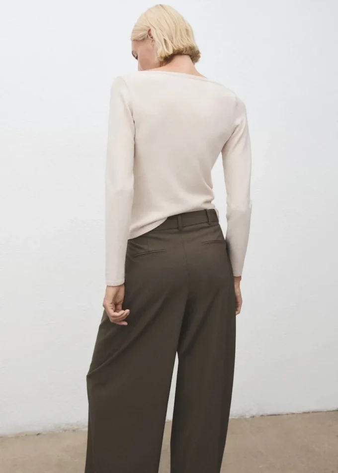 Svetr s lodním výstřihem Svetr s lodním výstřihem