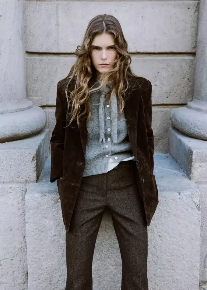 Svetr s mašlí u krku Svetr s mašlí u krku