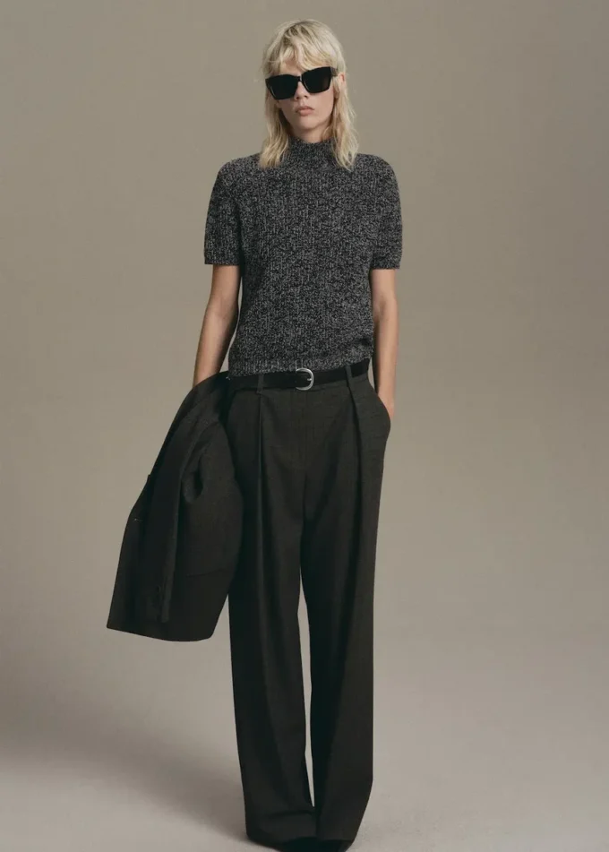 Svetr s melírovaným rolákem Svetr s melírovaným rolákem