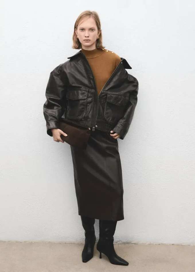 Svetr s rolákem a knoflíky Svetr s rolákem a knoflíky