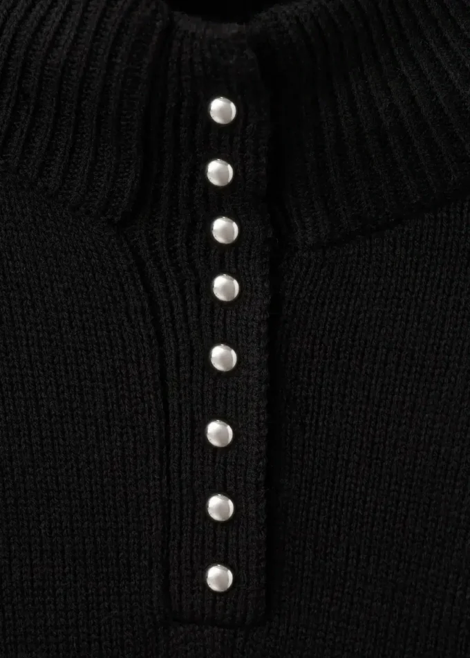 Svetr s rolákem a knoflíky Svetr s rolákem a knoflíky