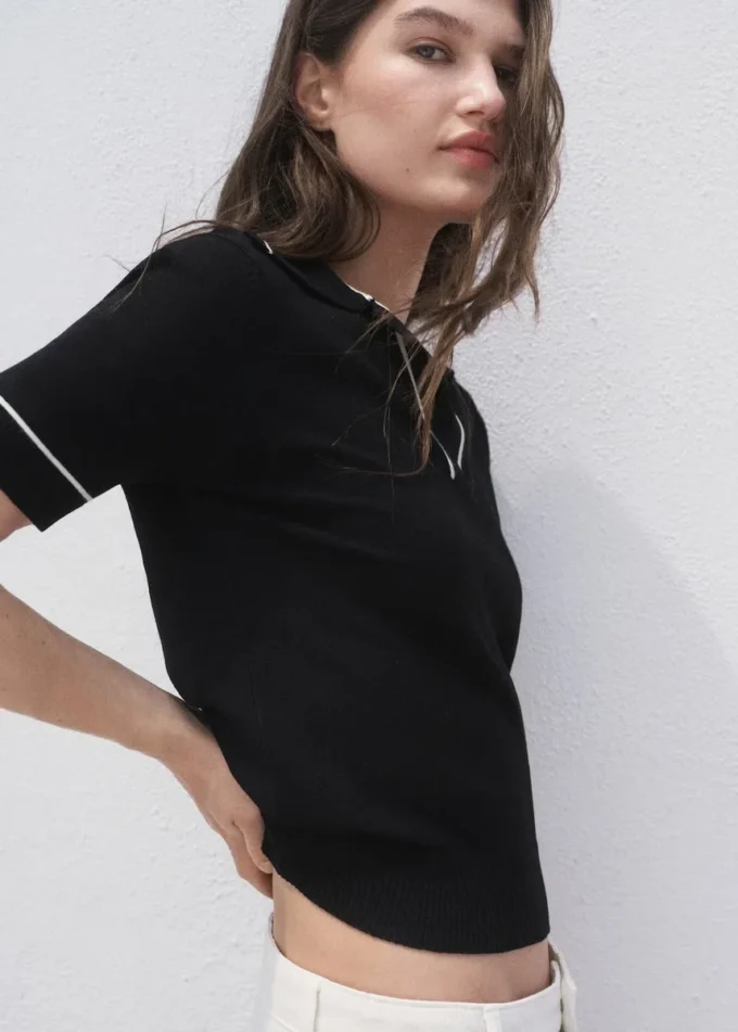 Svetr s rolákem a kontrastními lemy Svetr s rolákem a kontrastními lemy