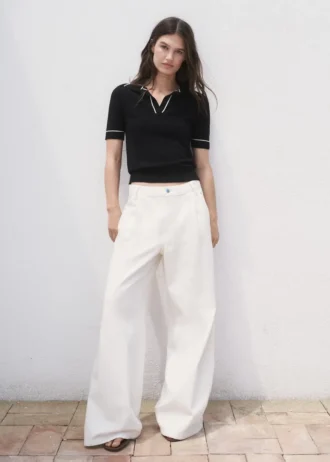 Svetr s rolákem a kontrastními lemy Svetr s rolákem a kontrastními lemy