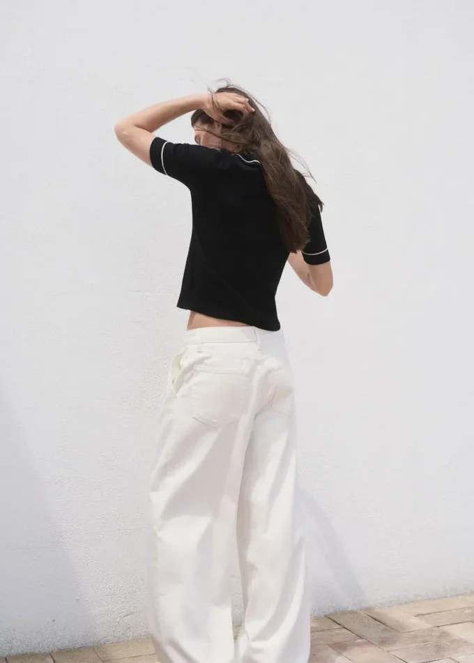 Svetr s rolákem a kontrastními lemy Svetr s rolákem a kontrastními lemy