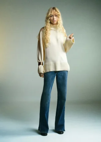 Svetr s rolákem a rozparky