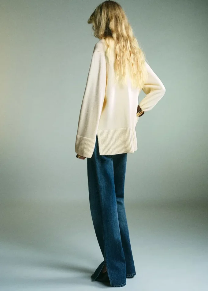 Svetr s rolákem a rozparky Svetr s rolákem a rozparky