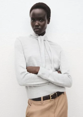 Svetr s rolákem a uzlem