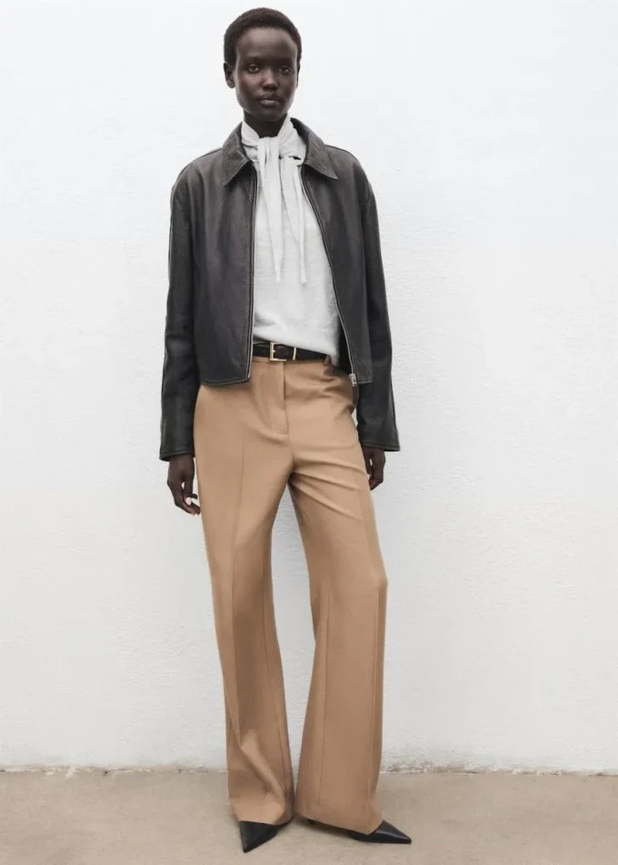 Svetr s rolákem a uzlem Svetr s rolákem a uzlem