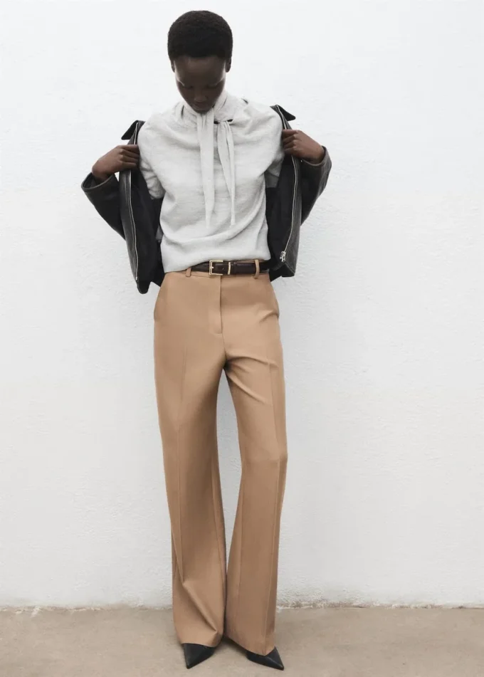 Svetr s rolákem a uzlem Svetr s rolákem a uzlem