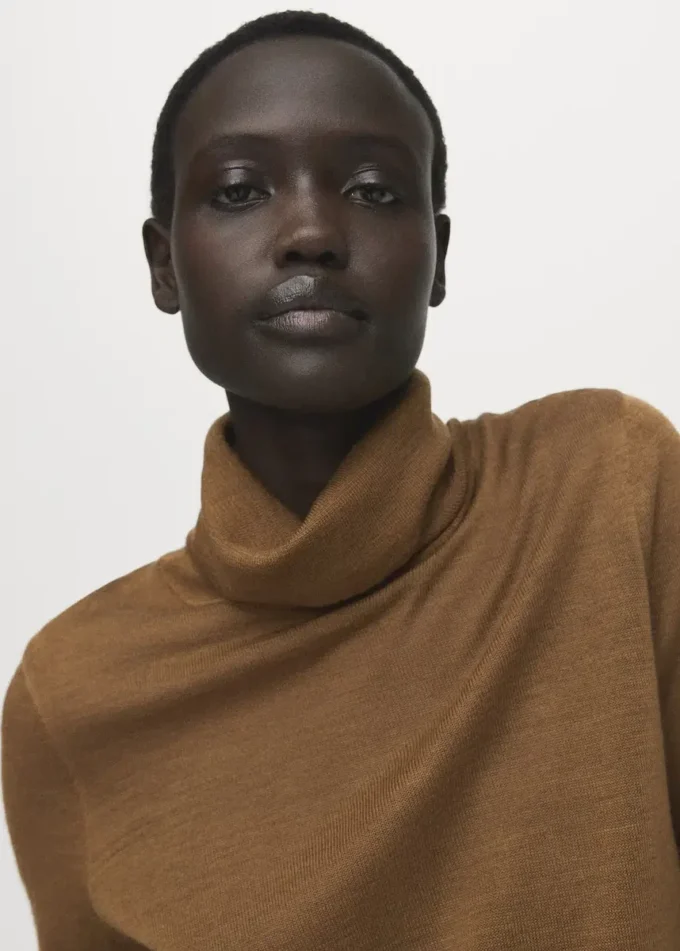 Svetr s rolákem z vlněné směsi Svetr s rolákem z vlněné směsi