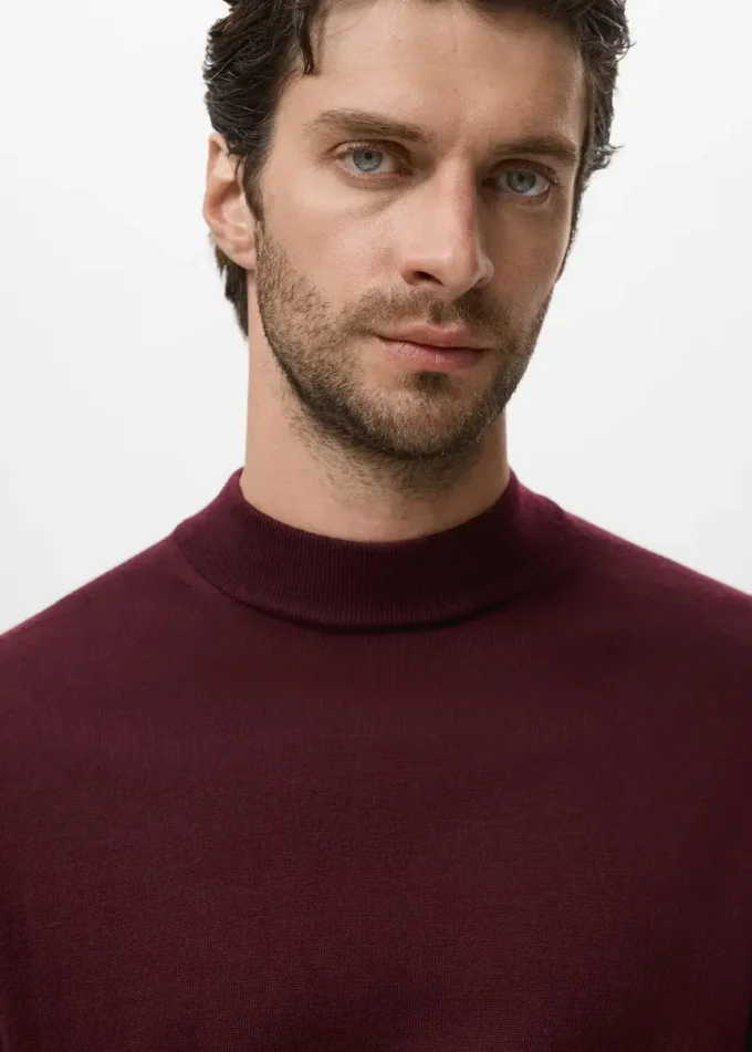 Svetr s rolákem ze 100% merino vlny Svetr s rolákem ze 100% merino vlny