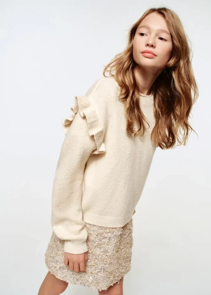 Svetr s volánky a třpytkami Svetr s volánky a třpytkami