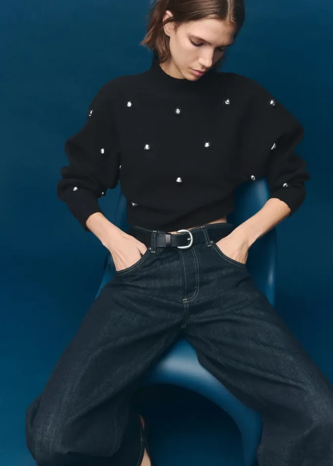 Svetr s výstřihem Perkins a kuličkami Svetr s výstřihem Perkins a kuličkami